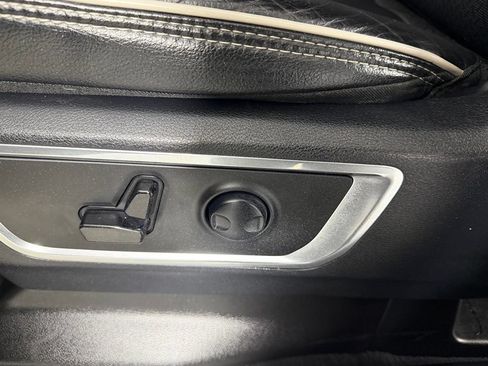 Used 2025 RAM 1500 Laramie AWD/4WD image 24