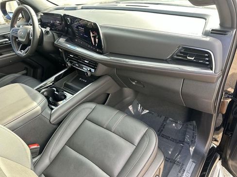 Used 2025 Chevrolet Suburban RST image 28