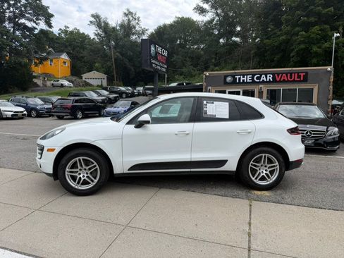Used 2018 Porsche Macan AWD/4WD image 3