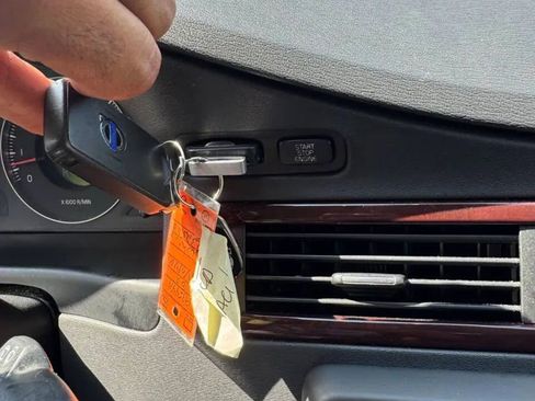 Used 2008 Volvo XC70 3.2 image 2