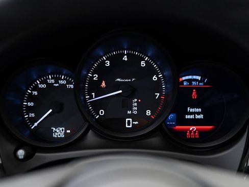 Certified 2025 Porsche Macan Turbo image 29