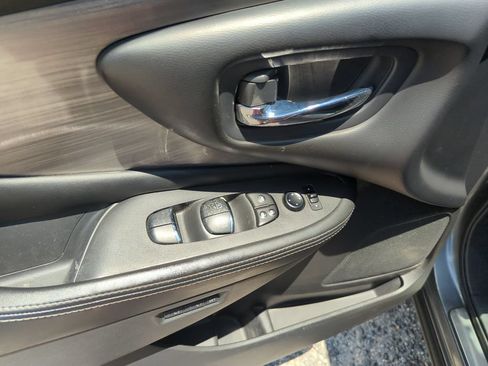 Used 2016 Nissan Murano Platinum w/ Platinum Technology Package FWD image 19