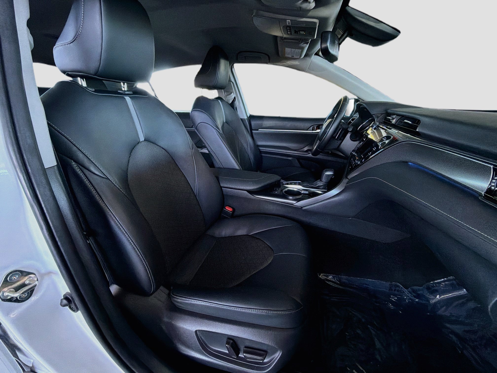 Used 2020 Toyota Camry XSE FWD image 30