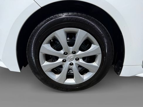 Used 2023 Toyota Corolla LE image 9