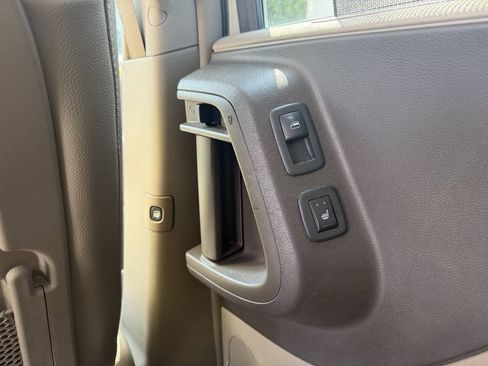 Used 2012 Chrysler Town & Country Touring-L w/ Entertainment Group #2 FWD image 24