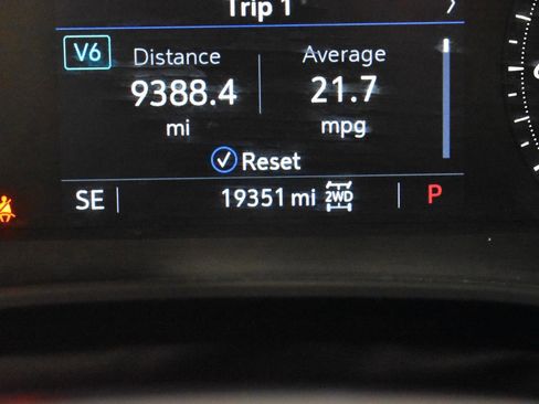 Certified 2025 Cadillac XT6 Premium Luxury image 25