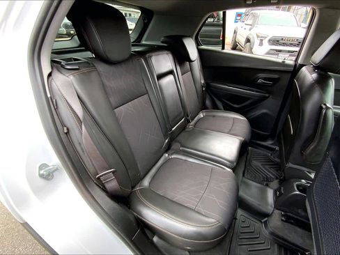 Used 2020 Chevrolet Trax LT w/ Redline Edition image 17