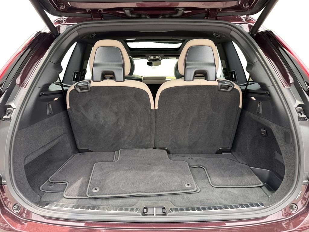 Certified 2026 Volvo XC90 B6 Plus AWD/4WD image 11