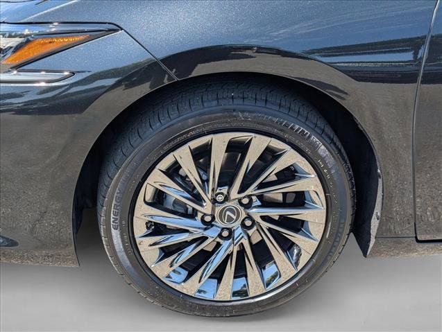Used 2025 Lexus ES 300h w/ Accessory Package (Z1) FWD image 23