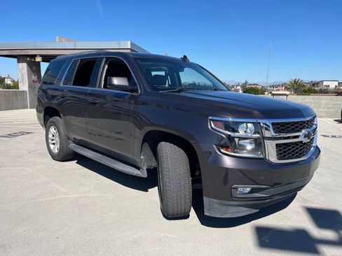 Used 2018 Chevrolet Tahoe LT w/ Luxury Package image 3
