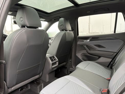 New 2026 Volkswagen Tiguan SE R-Line FWD image 13