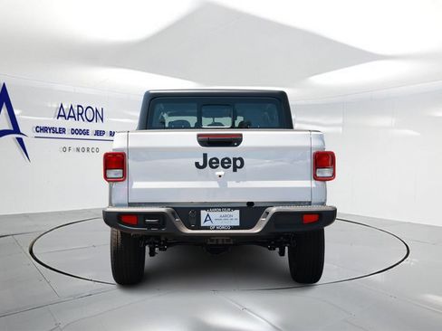 New 2026 Jeep Gladiator Sport AWD/4WD image 3