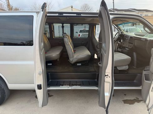 Used 2017 Chevrolet Express 3500 LT w/ LT Preferred Equipment Group image 29