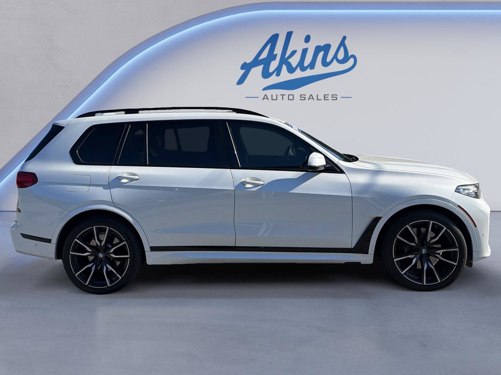 Used 2022 BMW X7 xDrive40i w/ M Sport Package AWD/4WD image 2