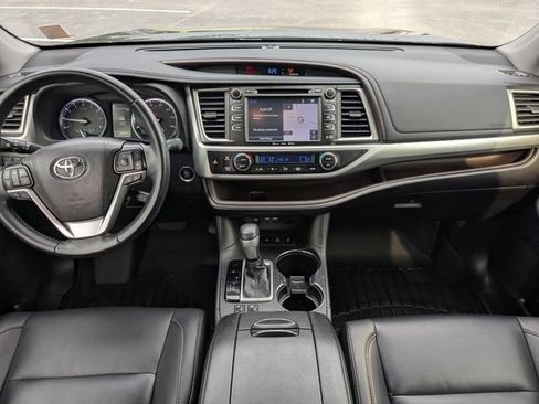 Used 2019 Toyota Highlander XLE AWD/4WD image 15