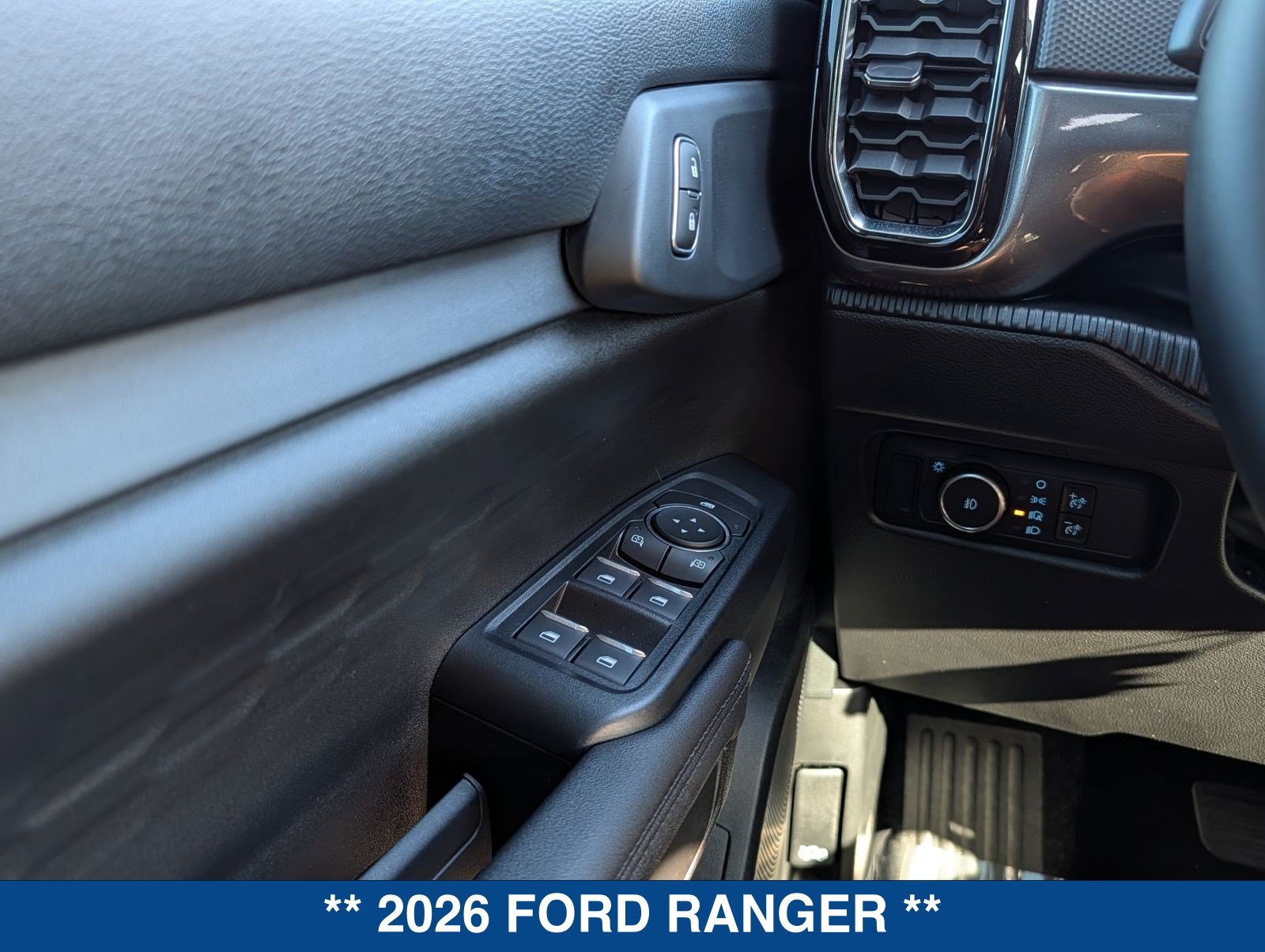 New 2026 Ford Ranger XLT w/ Black Appearance Package RWD image 25