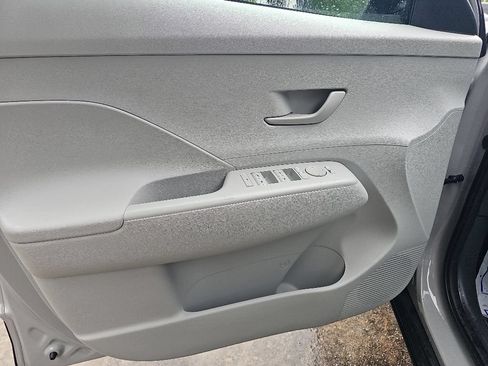 Used 2025 Hyundai Kona SEL FWD image 13