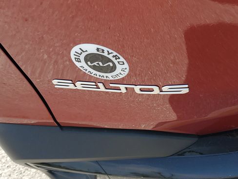 Used 2025 Kia Seltos S image 9