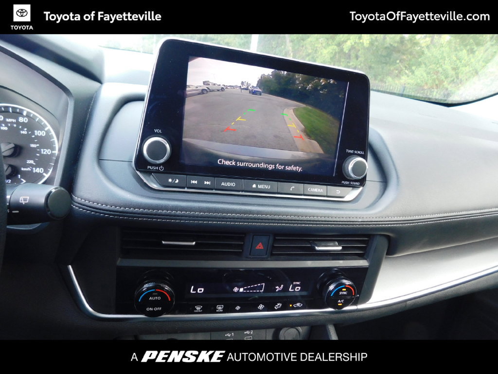 Used 2024 Nissan Rogue SV FWD image 3