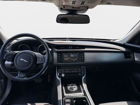 Used 2018 Jaguar XF Premium RWD image 15