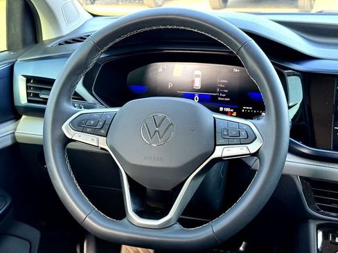 Used 2024 Volkswagen Taos SE w/ Panoramic Sunroof Package image 26