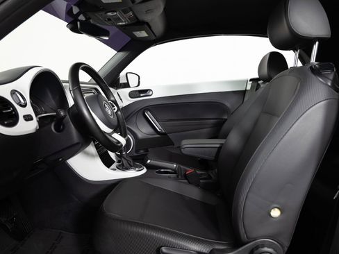 Used 2019 Volkswagen Beetle 2.0T SE w/ SE Premium Package FWD image 15