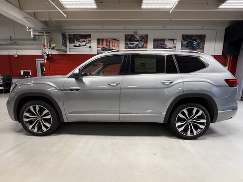 Used 2023 Volkswagen Atlas SEL Premium AWD/4WD image 2