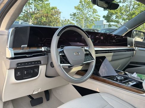 Used 2025 Cadillac Escalade Sport Platinum AWD/4WD image 10