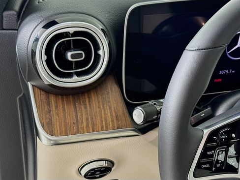 Certified 2026 Mercedes-Benz GLC 300 4MATIC image 11