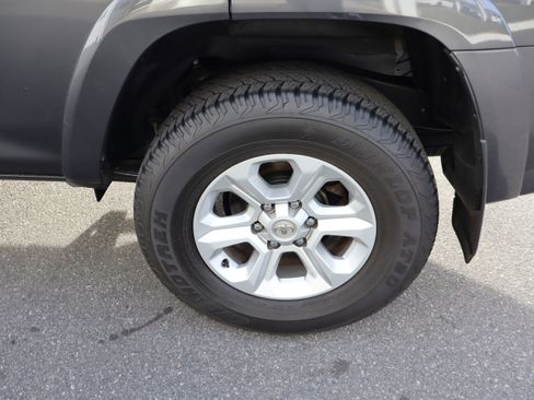 Used 2022 Toyota 4Runner SR5 Premium image 41