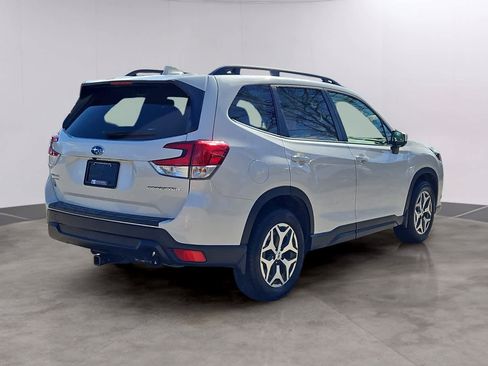 Used 2022 Subaru Forester Premium image 2