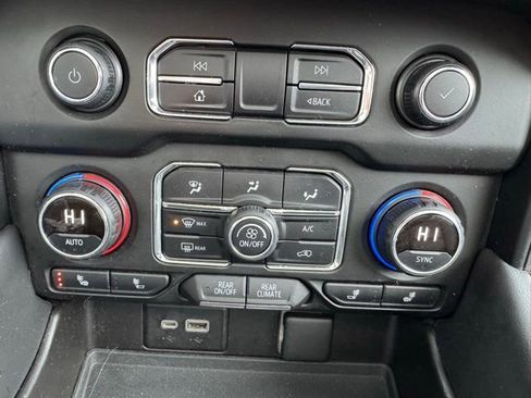 Used 2021 Chevrolet Tahoe RST w/ Luxury Package image 23