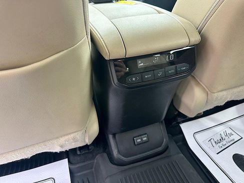 Certified 2024 Toyota Highlander XLE AWD/4WD image 22