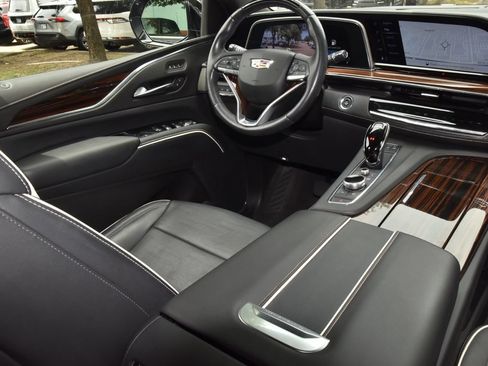 Used 2023 Cadillac Escalade Premium Luxury AWD/4WD image 9