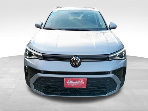 Used 2025 Volkswagen Taos SE image 9