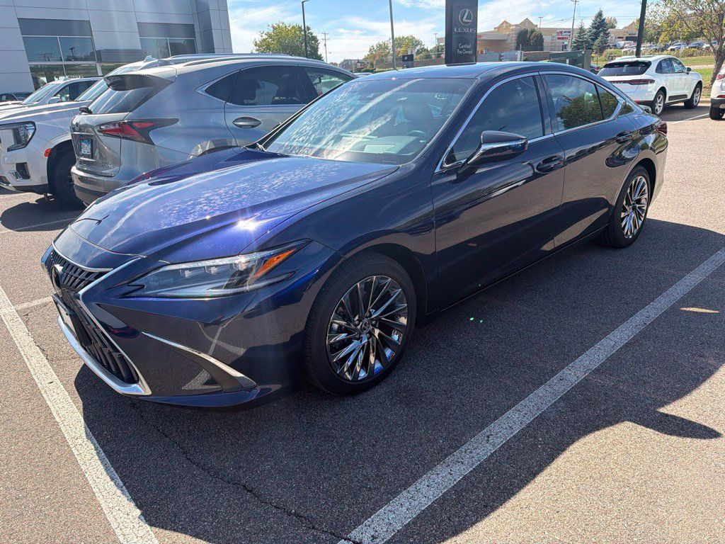 Used 2025 Lexus ES 300h Ultra Luxury FWD image 3