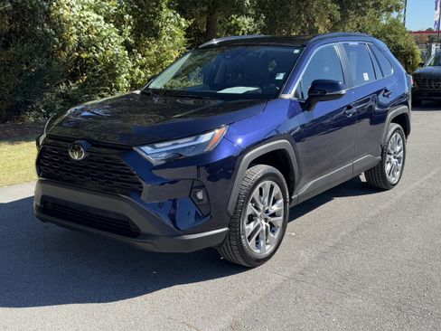 Used 2022 Toyota RAV4 XLE Premium image 9