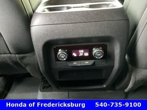 Used 2025 Chevrolet Traverse LT FWD image 42