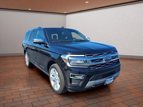 Used 2024 Ford Expedition Max Platinum image 2