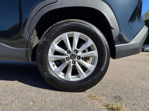 Used 2025 Toyota Corolla Cross LE image 24