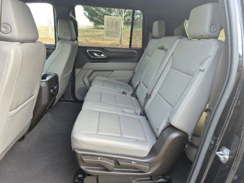 Used 2023 Chevrolet Suburban Z71 w/ Luxury Package image 36