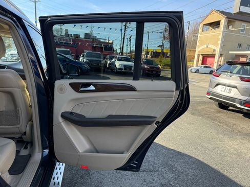 Used 2015 Mercedes-Benz GL 450 4MATIC image 42