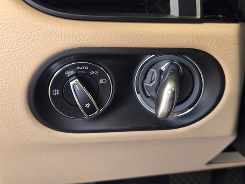 Used 2025 Porsche Macan image 17