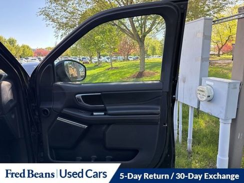 Used 2025 Ford Expedition Max Platinum w/ Stealth Appearance Package AWD/4WD image 17