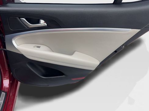 Used 2023 Genesis G70 2.0T image 43