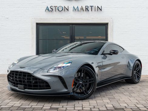 Used 2025 Aston Martin V8 Vantage Coupe RWD image 19