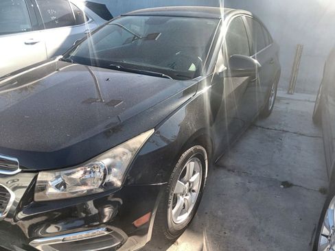 Used 2016 Chevrolet Cruze LT image 2
