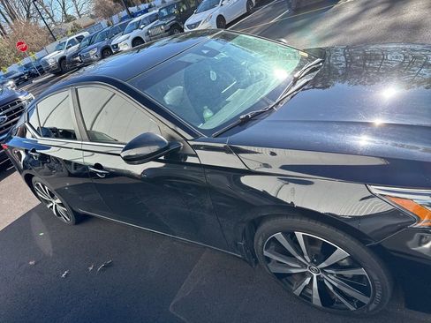 Used 2020 Nissan Altima 2.5 SR w/ Premium Package image 2