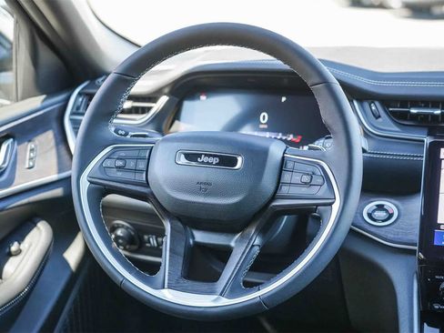 New 2025 Jeep Grand Cherokee L Limited w/ Luxury Tech Group II image 17