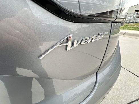Used 2025 Buick Envision Avenir AWD/4WD image 32